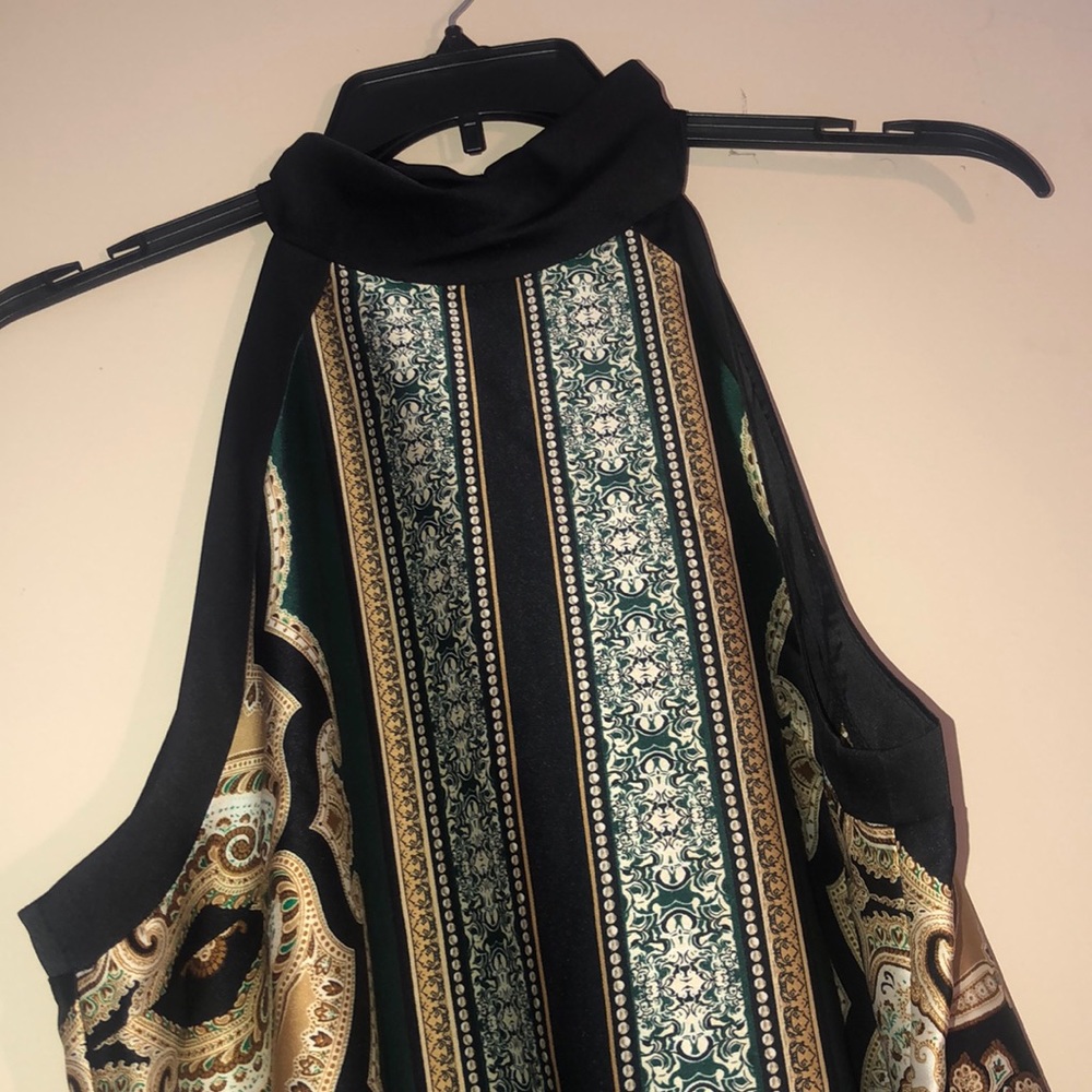 New York & Company Silky Sleeveless Blouse ⚜️🖤⚜️